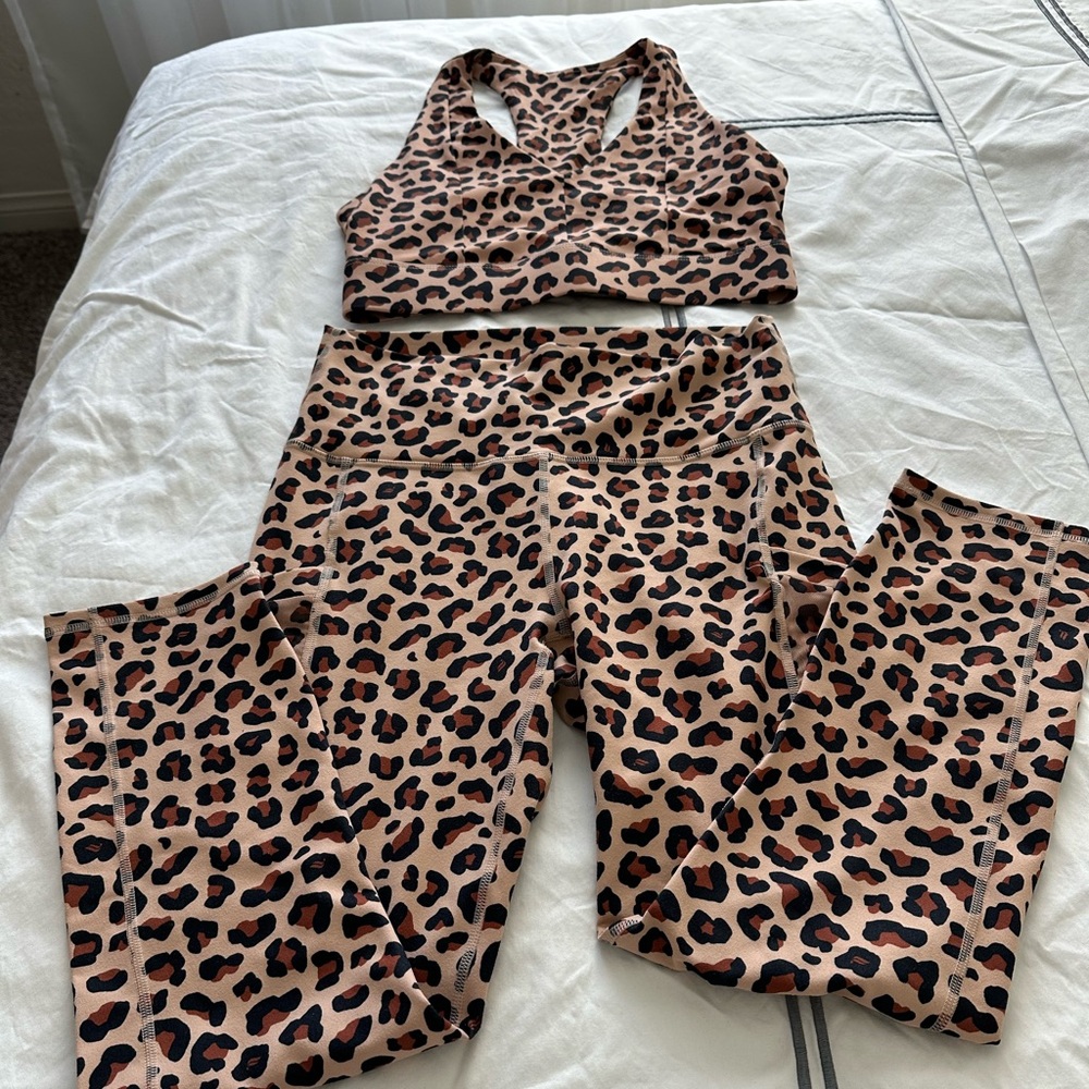 Two piece ( set ) work out leggings.